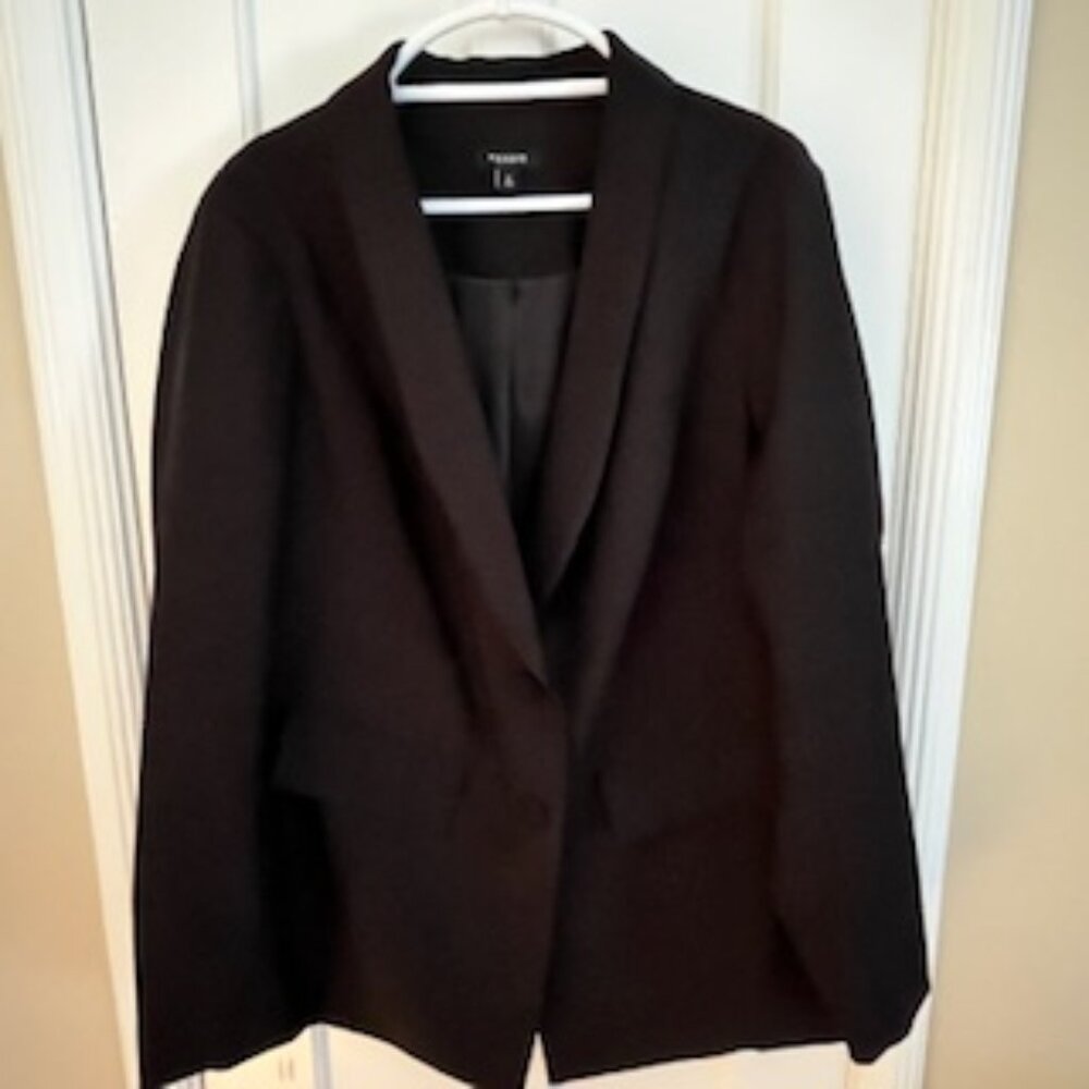 TORRID BLACK BLAZER JACKET, SIZE 2 (18/20; 2X), TWO-BUTTON, LINES, LS; LIKE NEW!